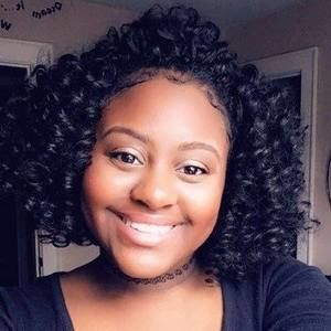 Meet your Posher, Komaria